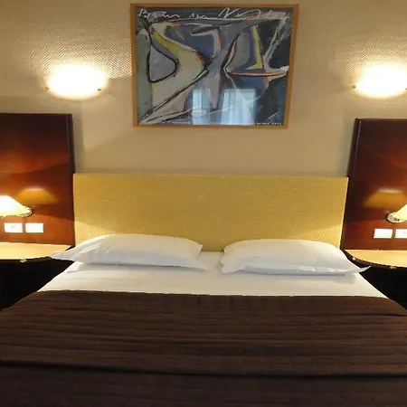 Отель Clauzel 2*