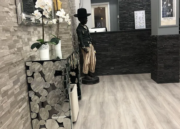 Отель Clauzel 2*