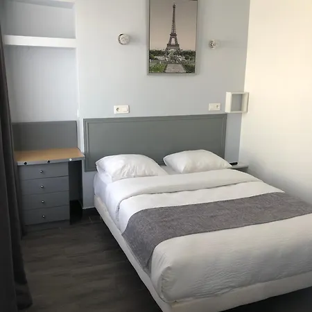 巴黎克罗采酒店 2*