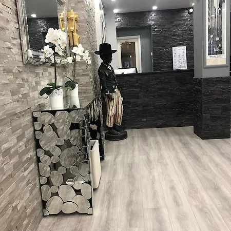Hotel Clauzel 2*