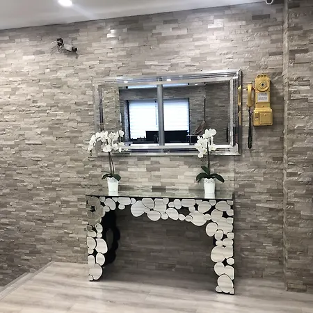 Clauzel 2* Παρίσι