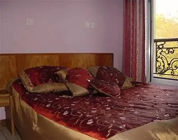 Clauzel 2* Παρίσι